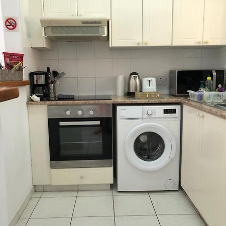 Stylish 1 Bedroom Apartment In Limnaria Gardens Paphos Exterior photo