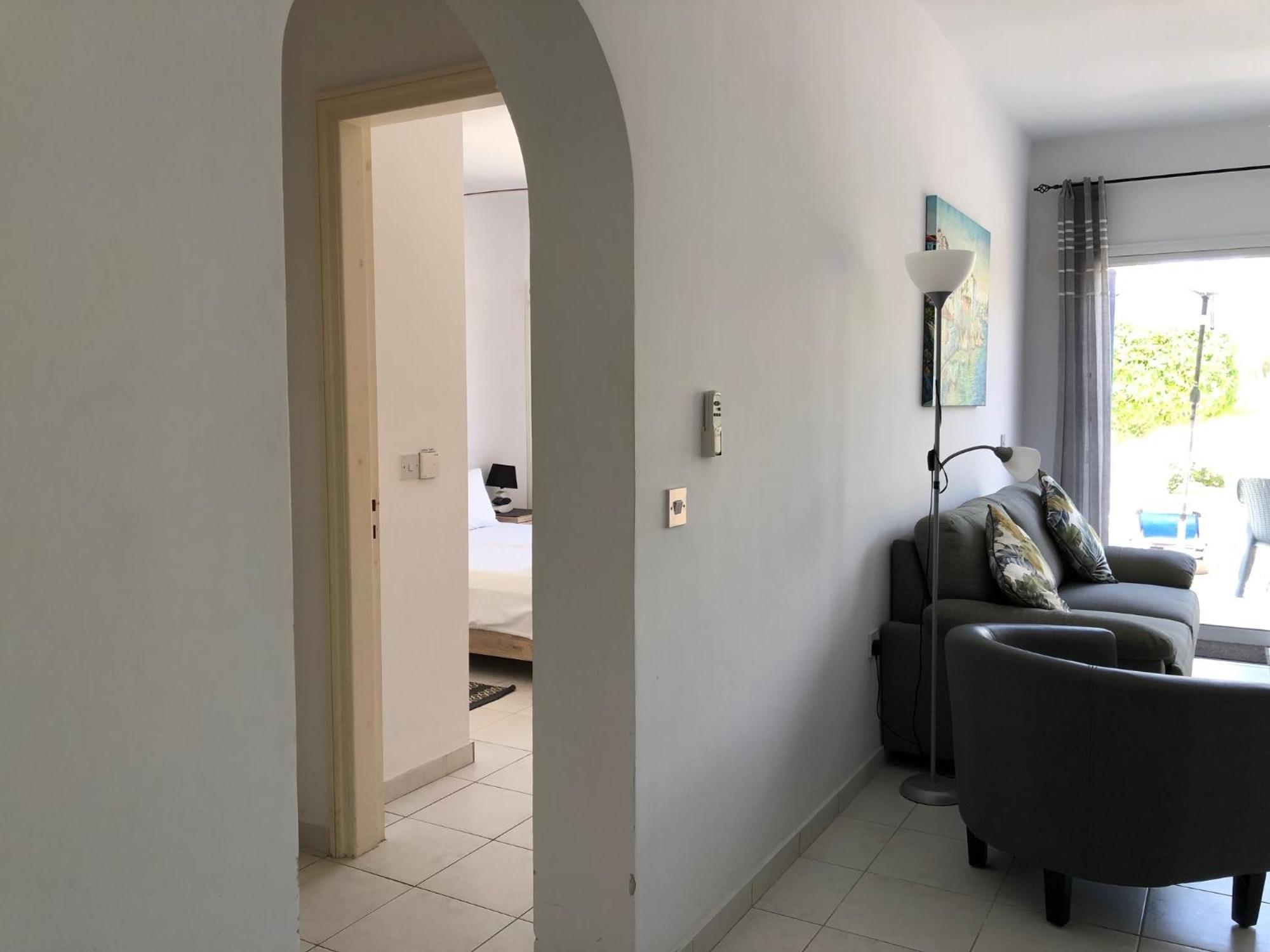 Stylish 1 Bedroom Apartment In Limnaria Gardens Paphos Exterior photo